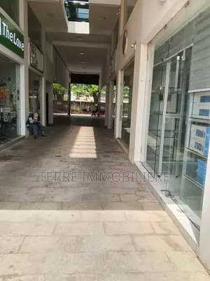 Magasin À Louer
