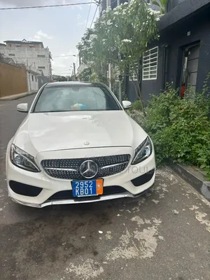 Mercedes-Benz C300 Base AWD 4Matic Sedan (2.0L 4cyl 7A) 2015