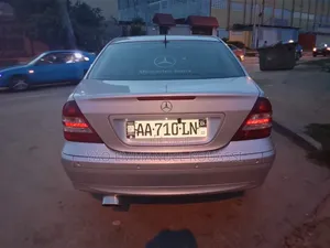 Mercedes-Benz C200 2011 Noir