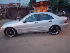 Mercedes-Benz C200 2011 Noir