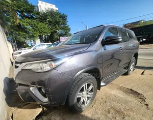 Toyota Fortuner 2020 Gris