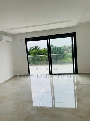 4chbre Duplex dans La Terre Immobilière, Cocody à Louer
