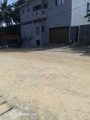 4chbre Appartement dans Gabonza, Cocody à Louer