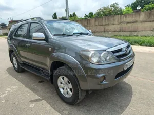 Toyota Fortuner 2014 Gris