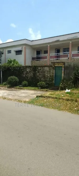 6chbre Villa dans La Terre Immobilière, Cocody à Louer