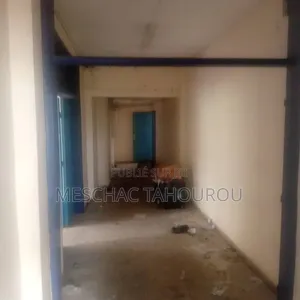 2chbre Maison dans Meschac Immobilier, Yopougon à Louer