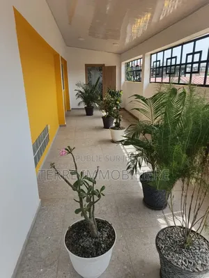 3chbre Villa dans La Terre Immobilière, Cocody à Vendre