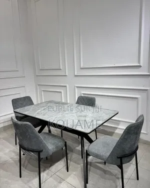 Table À Manger Disponible