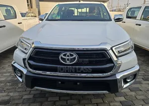 Nouveau Toyota Hilux 2025 Bordeaux