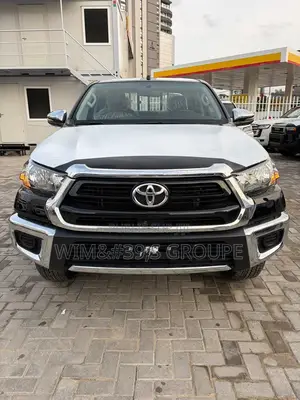 Nouveau Toyota Hilux 2025 Noir