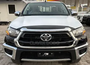 Nouveau Toyota Hilux 2025 Noir