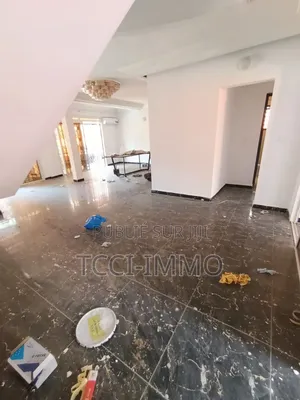 5chbre Villa dans Villa +Piscine, Cocody à Louer