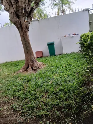 3chbre Villa dans Francis Gweh, Cocody à Louer