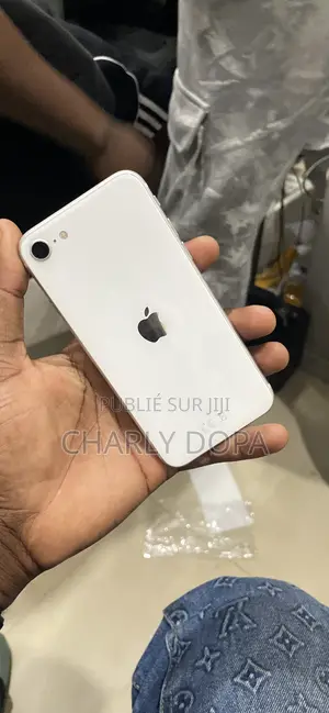 Apple iPhone SE (2020) 64 GB Noir