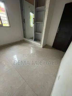 3chbre Villa dans Villa Basse 4 Pièces, Bingerville à Louer
