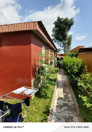 Meublé 5chbre Villa dans Propriétaire Privé, Cocody à Vendre