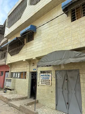 5chbre Maison dans Yopougon à Vendre