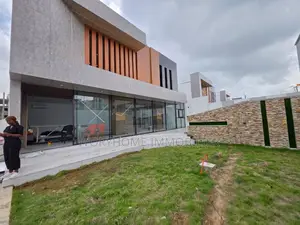 5chbre Villa dans Cocody à Louer