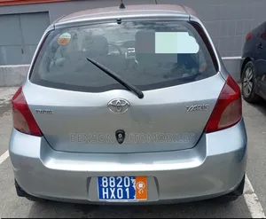 Toyota Yaris 2004 Gris