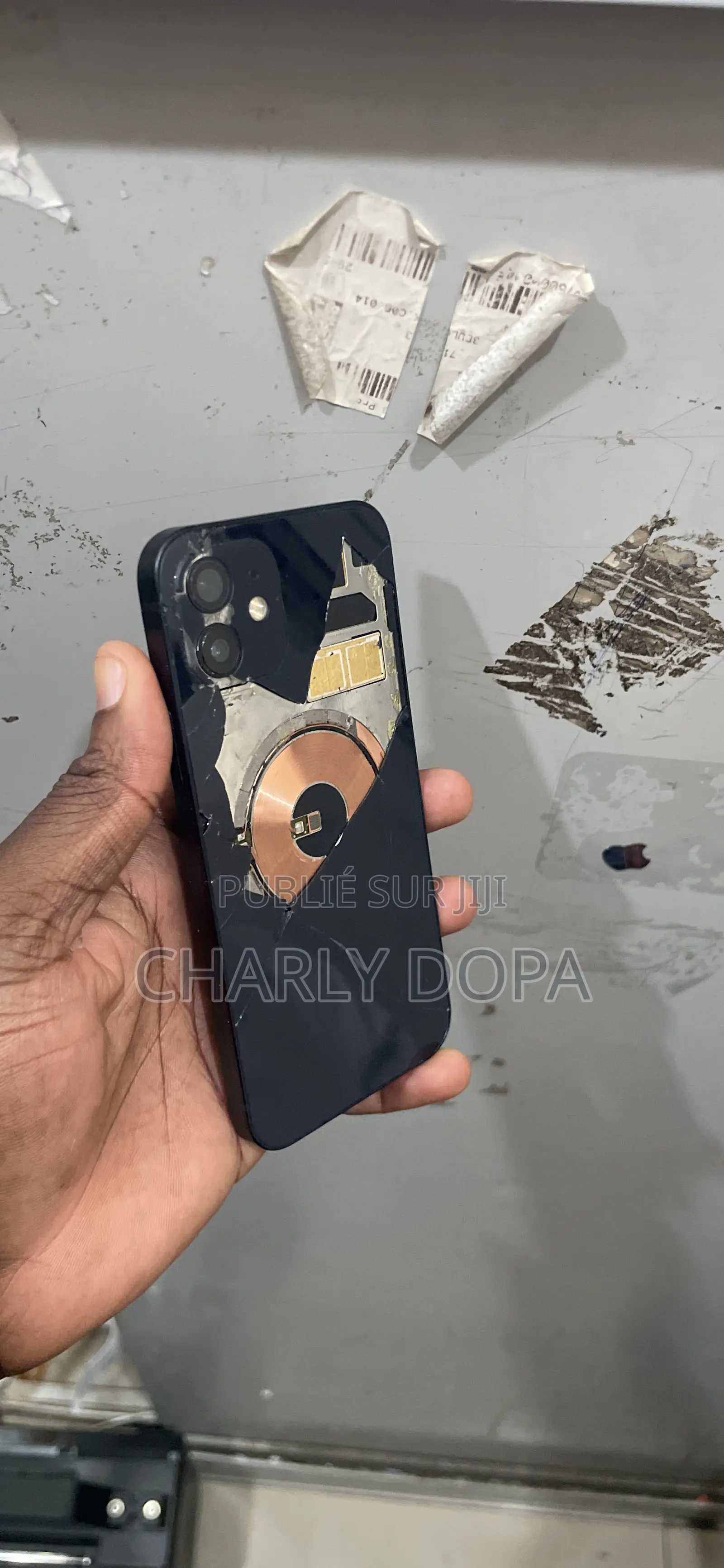 Apple iPhone 12 64 GB Noir
