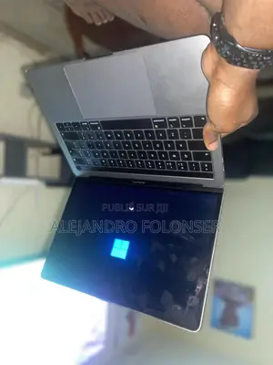 Ordinateur portable Apple MacBook 2018 8GB Intel Core 5 HDD 500GB