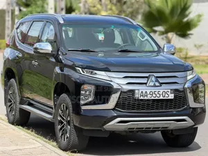 Mitsubishi Montero Sport 2025 Gris