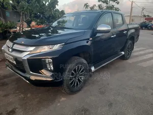 Mitsubishi L200 2022 Noir