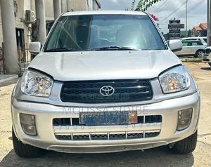 Toyota RAV4 1.8 2005 Gris
