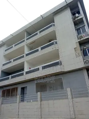 20chbre Blocs d'appartements dans Building House, Cocody à Vendre
