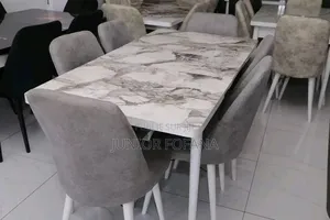 Table À Manger Disponible