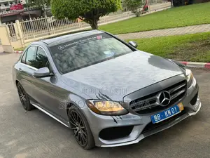 Mercedes-Benz C300 Base 4Matic Sedan AWD (2.0L 4cyl 7A) 2016 Gris