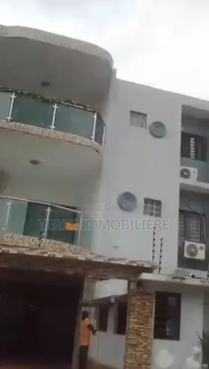 2chbre Appartement dans La Terre Immobilière, Cocody à Vendre