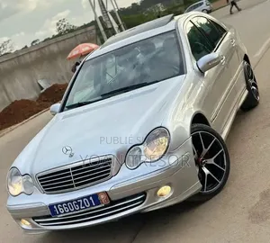 Mercedes-Benz C200 2005 Gris