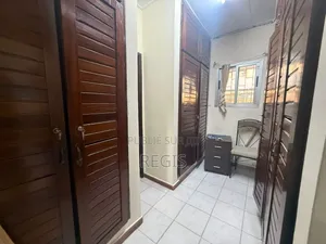 3chbre Villa dans Villa, Cocody à Louer