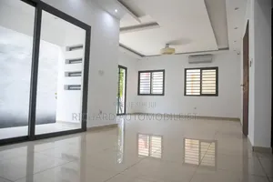 Meublé 6chbre Duplex dans Triplex, Cocody à Vendre