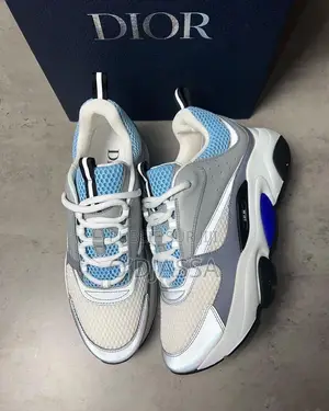 Baskets Dior B22 en Coloris Bleu Clair, Gris Et Blanc.