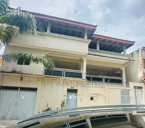 7chbre Duplex dans Francis Gweh, Cocody à Louer