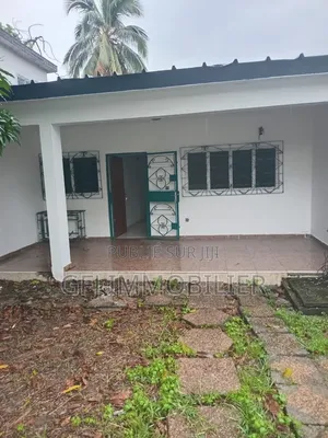 2chbre Villa dans Francis Gweh, Cocody à Louer