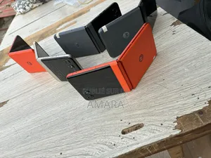 Nouveau Motorola Razr 50 256 GB Orange