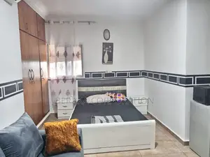 Meublé Studio dans Beraka Corporation, Deux Plateaux à Vendre