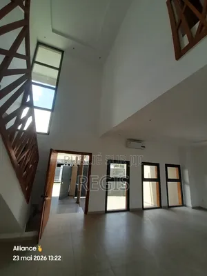 3chbre Duplex dans Duplex Jumelés, Cocody à Louer
