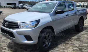 Nouveau Toyota Hilux 2025 Gris