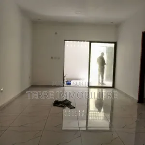 3chbre Villa dans La Terre Immobilière, Cocody à Vendre
