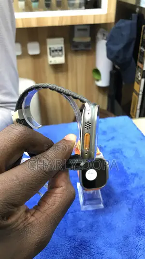 Apple Watch Ultra 2 49mm Quasi Neuf