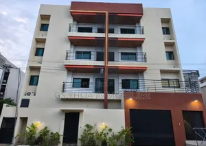 Meublé 15chbre Blocs d'appartements dans Cocody à Vendre