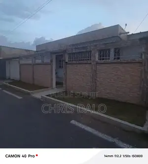 3chbre Villa dans Villa Basse, Cocody à Louer