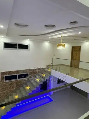 13chbre Villa dans Villa Triplex, Cocody à Louer