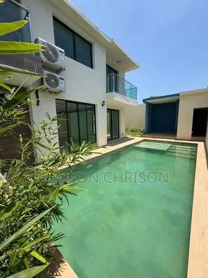 4chbre Villa dans 🏡 À Louer — Villa, Cocody à Louer