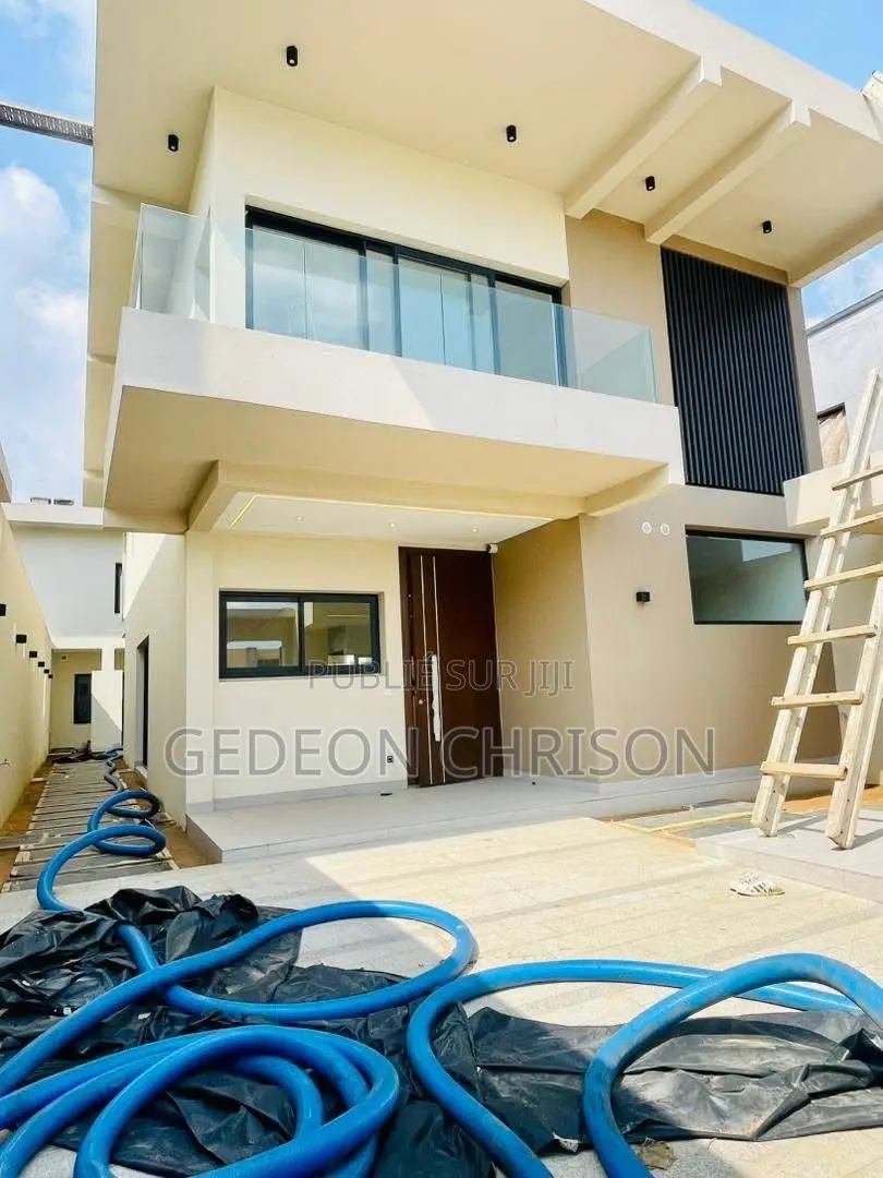 5chbre Villa dans Cocody à Louer
