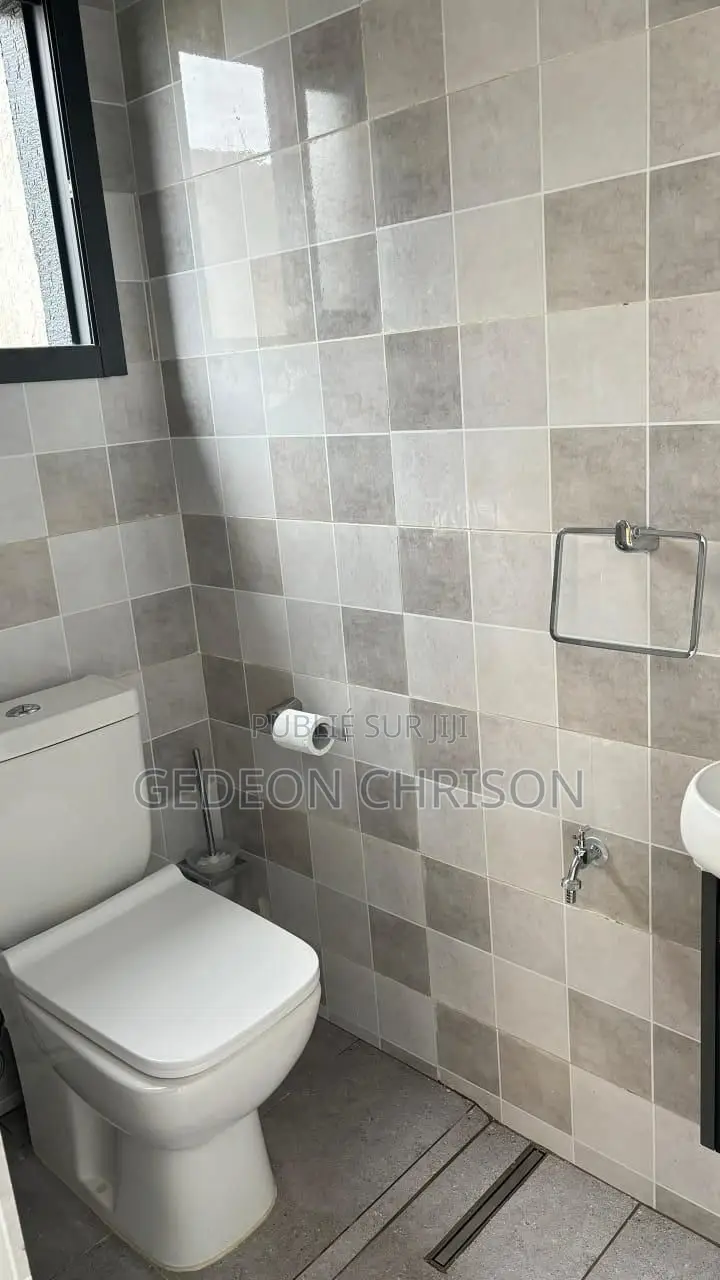 5chbre Villa dans Cocody à Louer